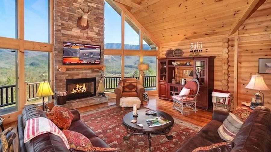 Find Cabins with a Hot Tub on Expedia