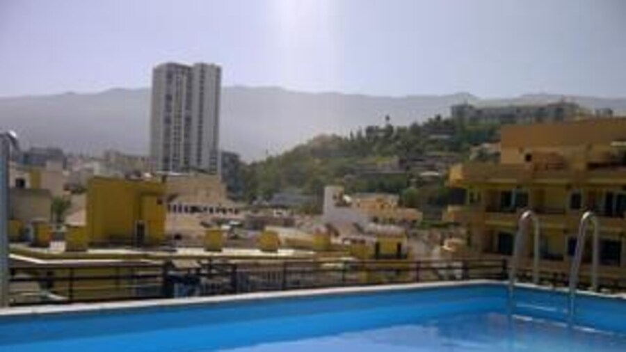 Park Plaza & Tropical