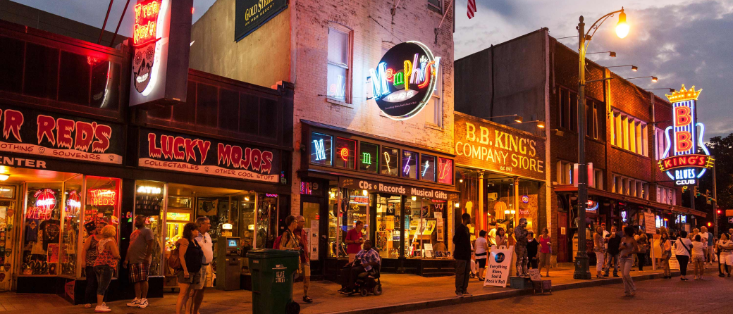 Exterior view of BB King's Blues Club in Memphis, Tennessee at night.