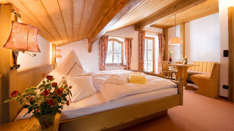 Find Cottages with a Hot Tub on Expedia