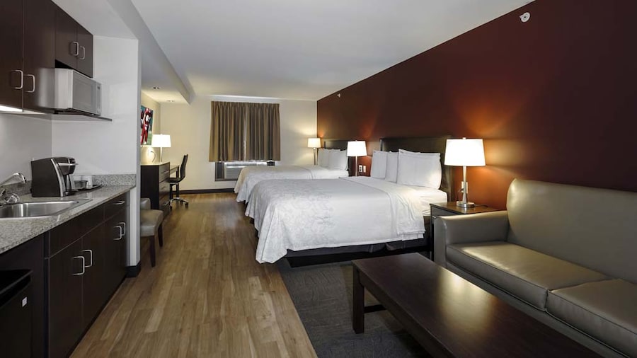 Red Rooz Red Roof Inn Hotels in United States | Expedia