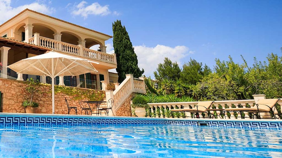 Find Villas with a Pool on Travelocity
