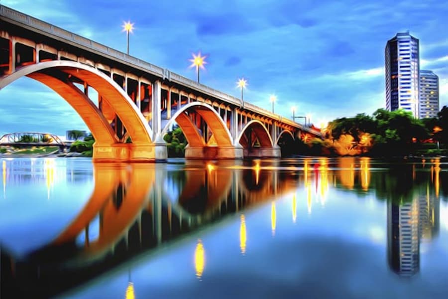 Hotels with outdoor pools in Saskatoon