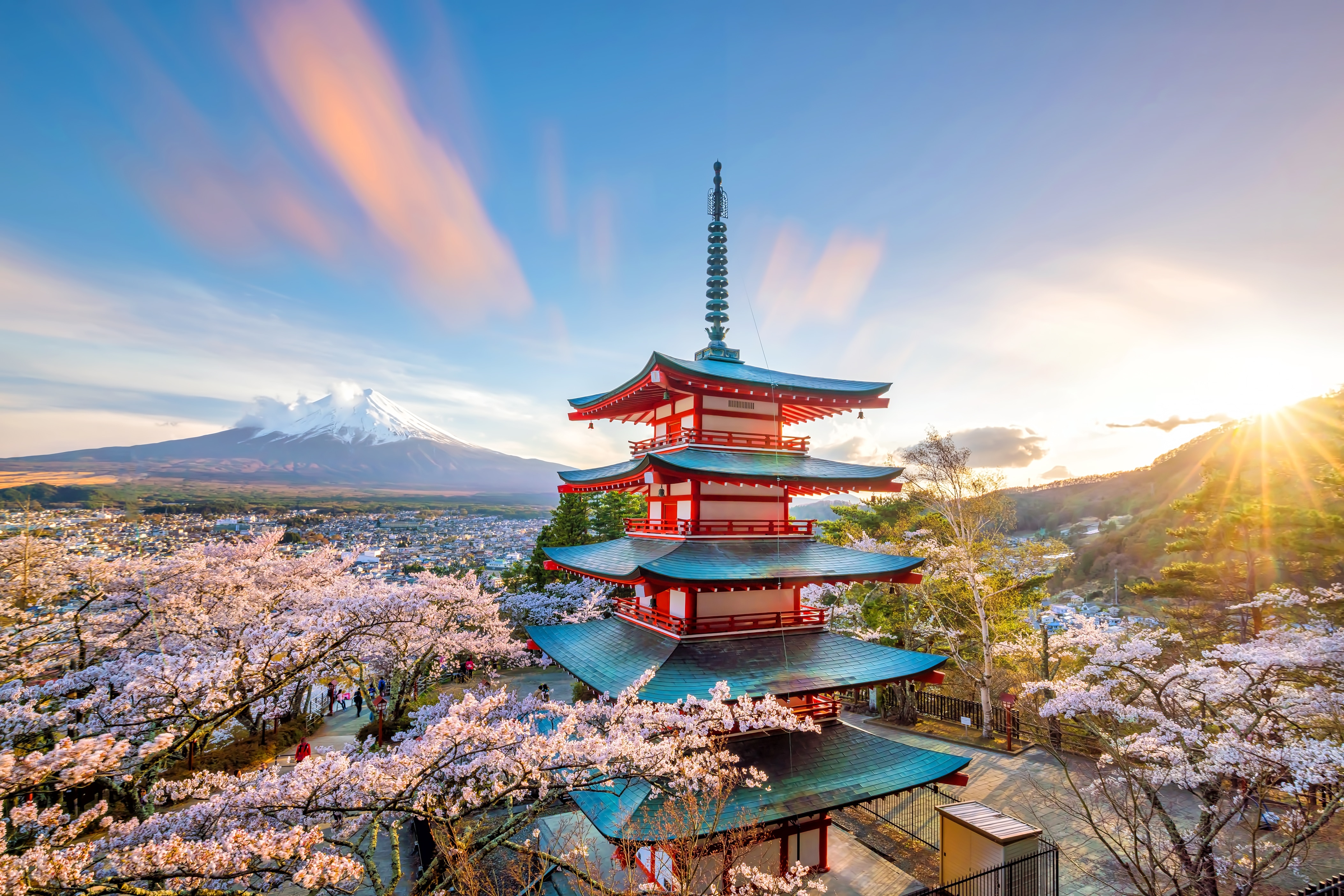 Mountain-Fuji-and-Chureito-red-pagoda