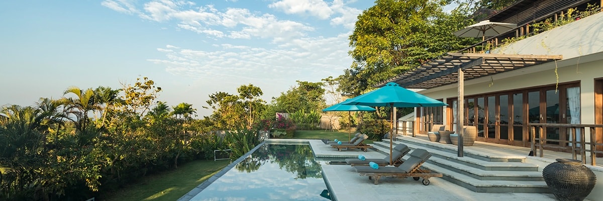 A luxury villa's infinity-edge pool.